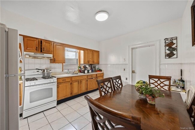 Building Photo - 13 Cedar St