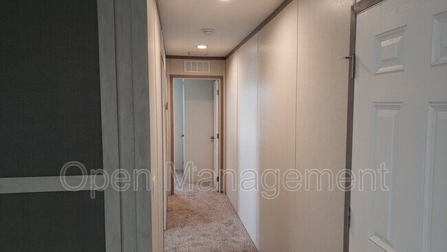 Foto del edificio - 120 Terry Blvd