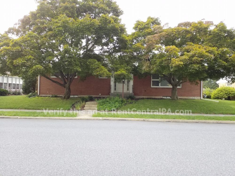 Primary Photo - 534 W Areba Ave