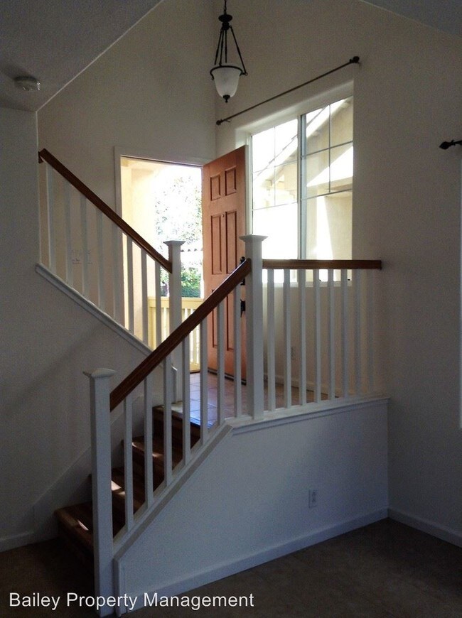 Foto del edificio - 725 Vista Montana Dr