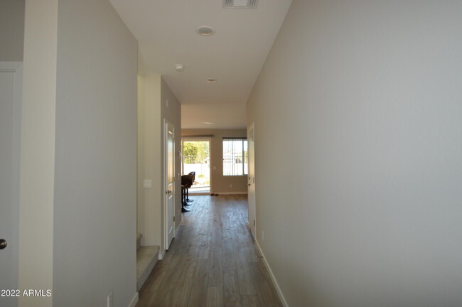 Building Photo - 1326 W Coyote Dr