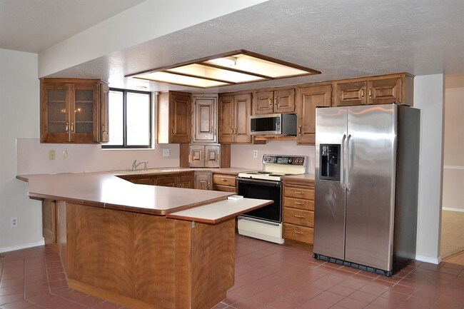 Building Photo - Hooper 3 Bedroom 2 Bathroom Ranch Home!