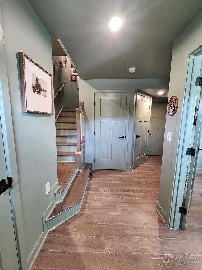 Foto del edificio - 3 Story Townhome near Concord Mills