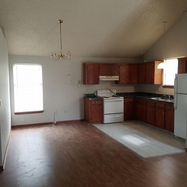 Building Photo - True ranch home