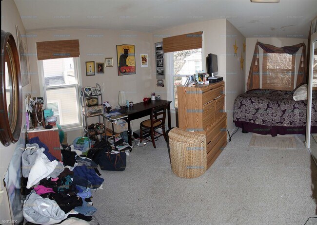 Foto del edificio - 8 br, 3 bath House - 909 Sylvan Ave