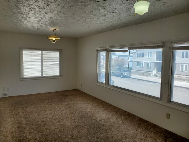 Building Photo - 551 N Water Ave