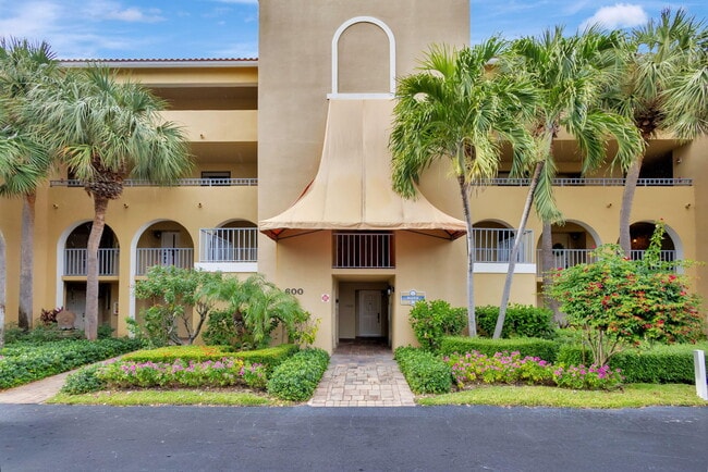 Building Photo - 600 Uno Lago Dr