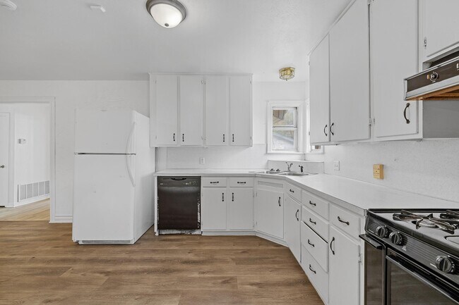 Foto del edificio - 4521 Sanger Ave