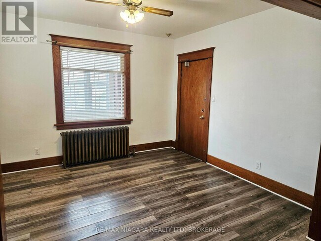 Photo du bâtiment - 1 - 5055 FOURTH AVENUE