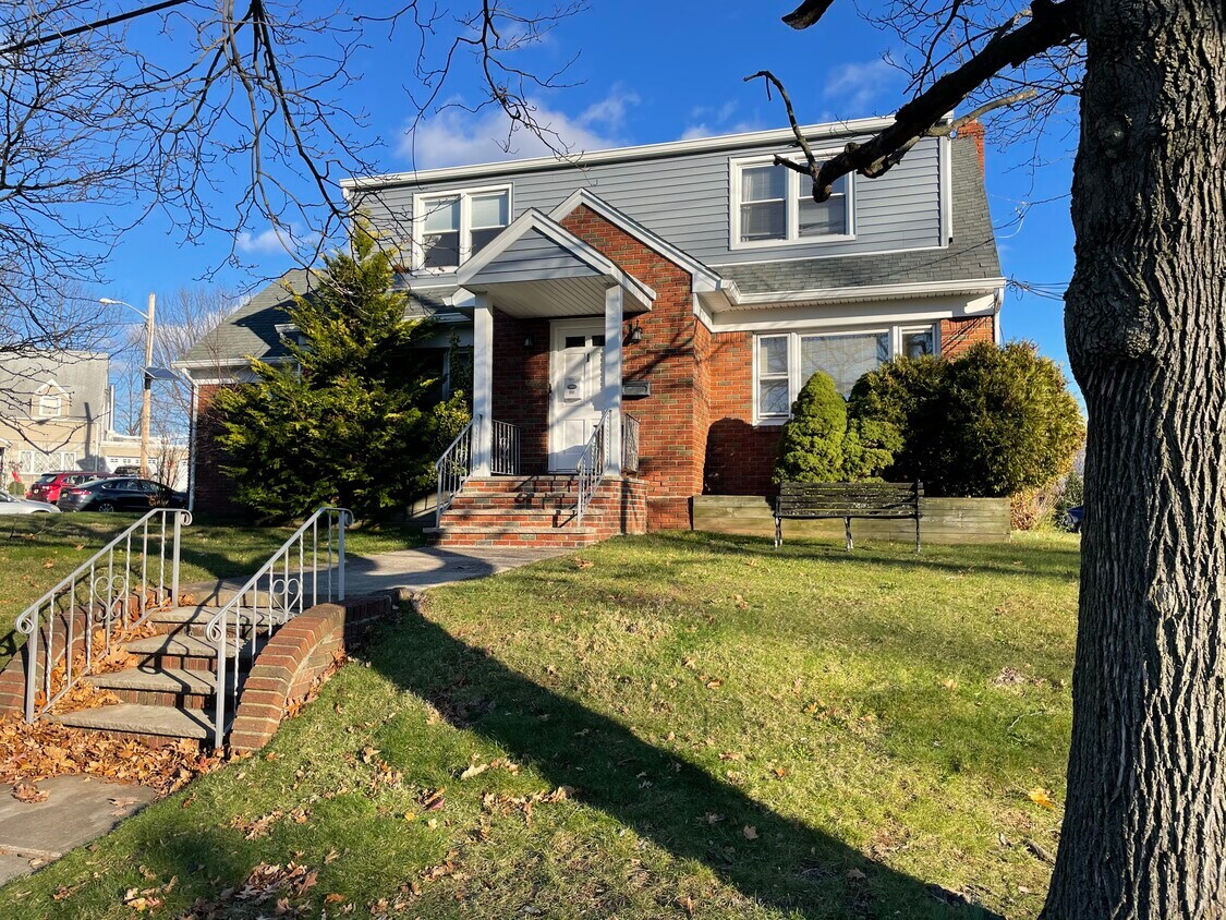 1 Margood Ct Unit 2, East Rutherford, NJ 07073 Apartments in East