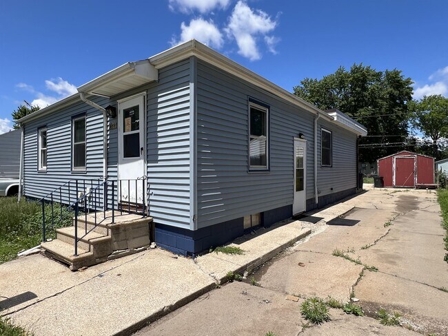 Building Photo - 1121 Patton Ave