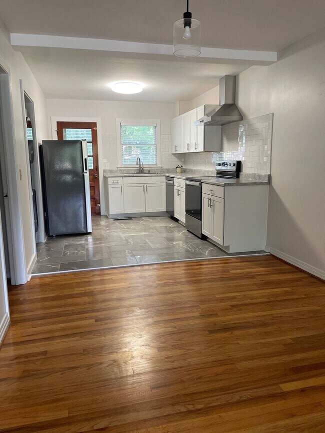 Building Photo - 127 W Drake Ave