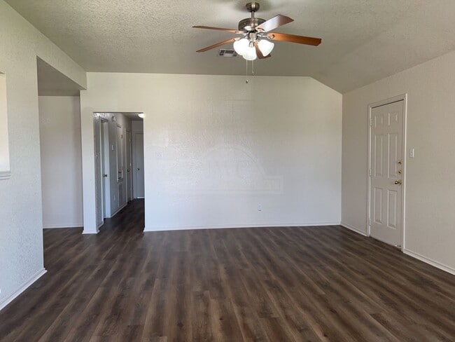 Building Photo - 2601 Lucille Dr