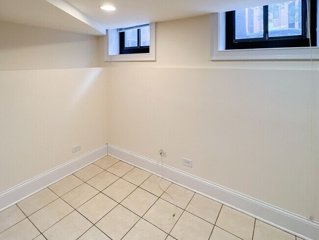 Foto del edificio - 877 W Lill Ave