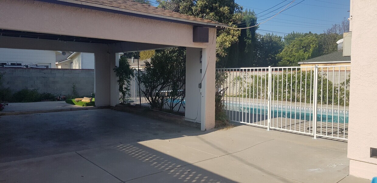 Foto principal - 17320 Hamlin St