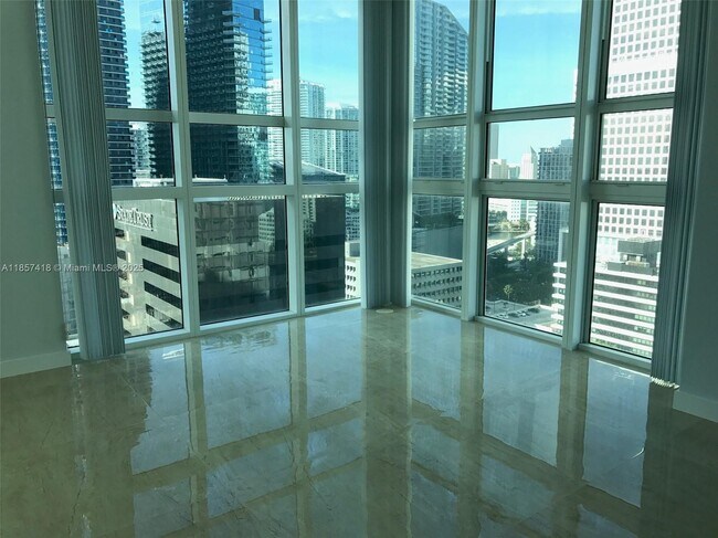 Building Photo - 950 Brickell Bay Dr