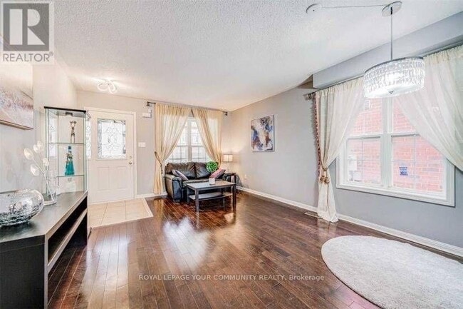 Building Photo - 7 Bern St