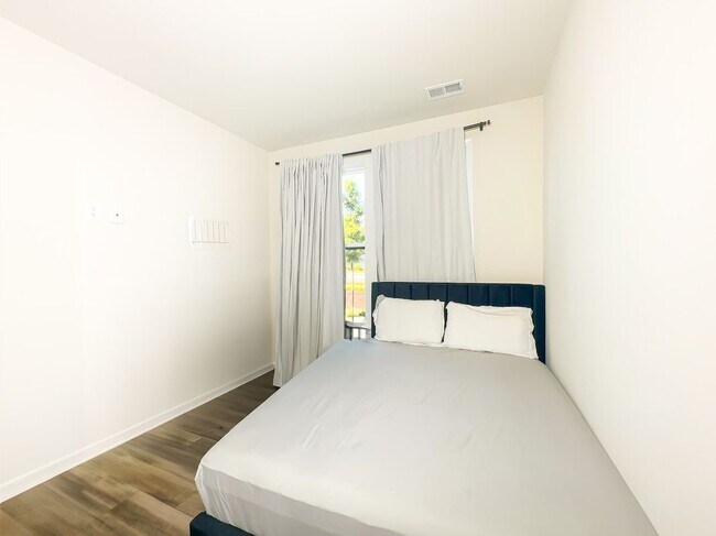 Foto del edificio - 4805 Vista Green Ln