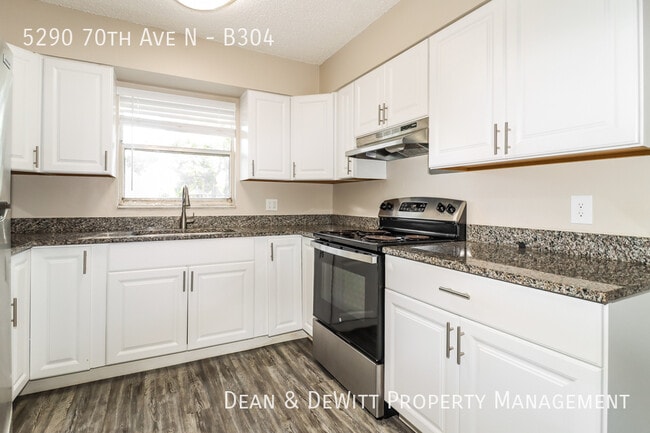 Building Photo - 2 Bed/1 Bath - Unit B304