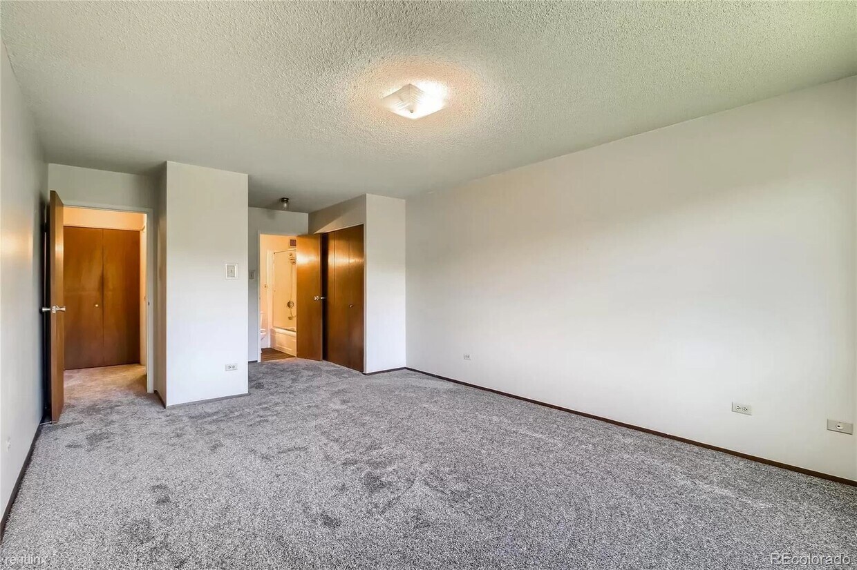 Primary Photo - 1 br, 1 bath - 580 S Clinton St Apt 6C