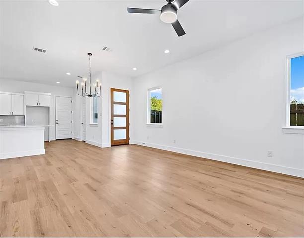 Foto del edificio - 1605 Logan St