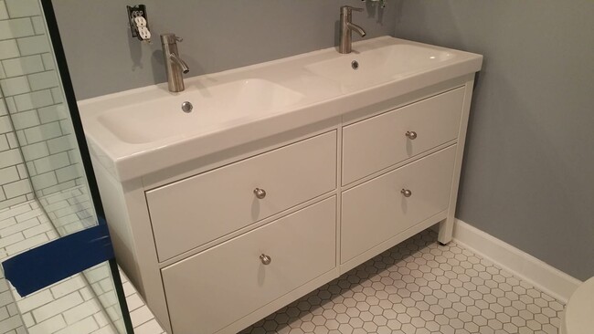 double vanity - 3017 N Racine Ave