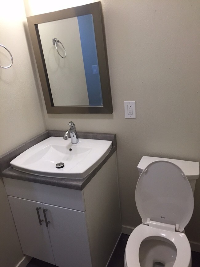 Foto del edificio - 2453 Broadway St