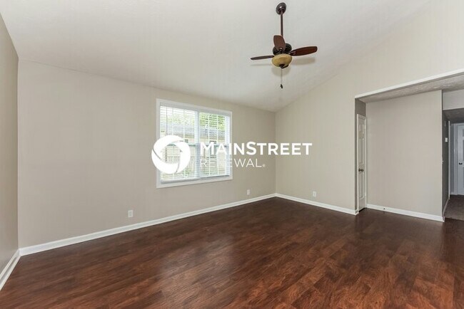 Building Photo - 4 Bedroom Pet-Friendly Home in Madison, TN with Main Street Renewal