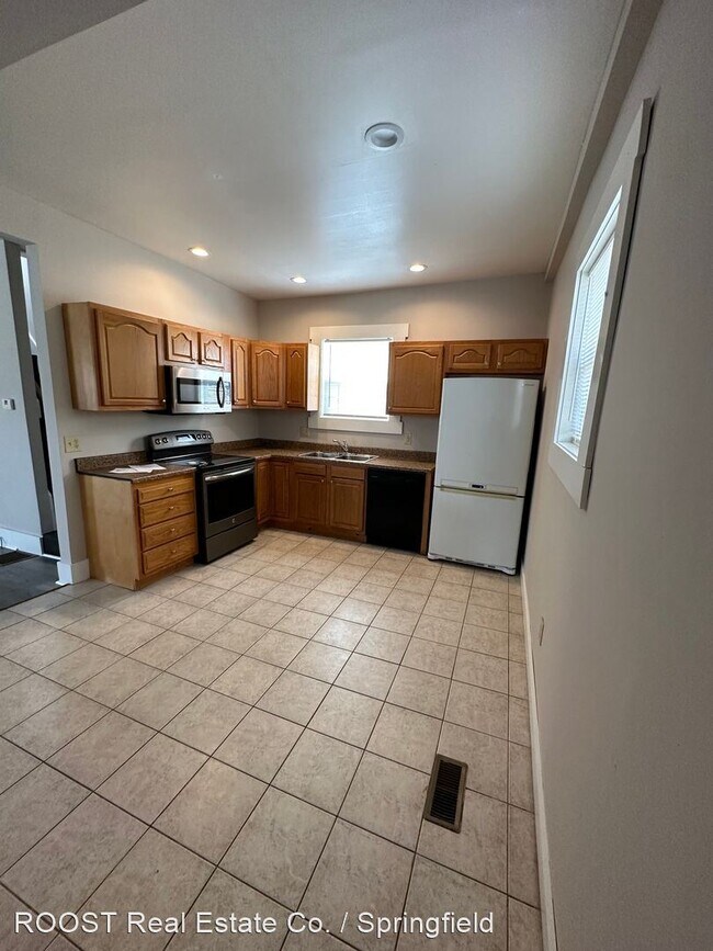 Building Photo - 3 br, 2 bath House - 1328 Broadway St