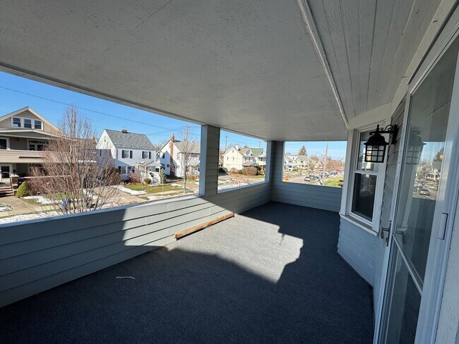 Foto del edificio - 2121 Wyandotte Ave