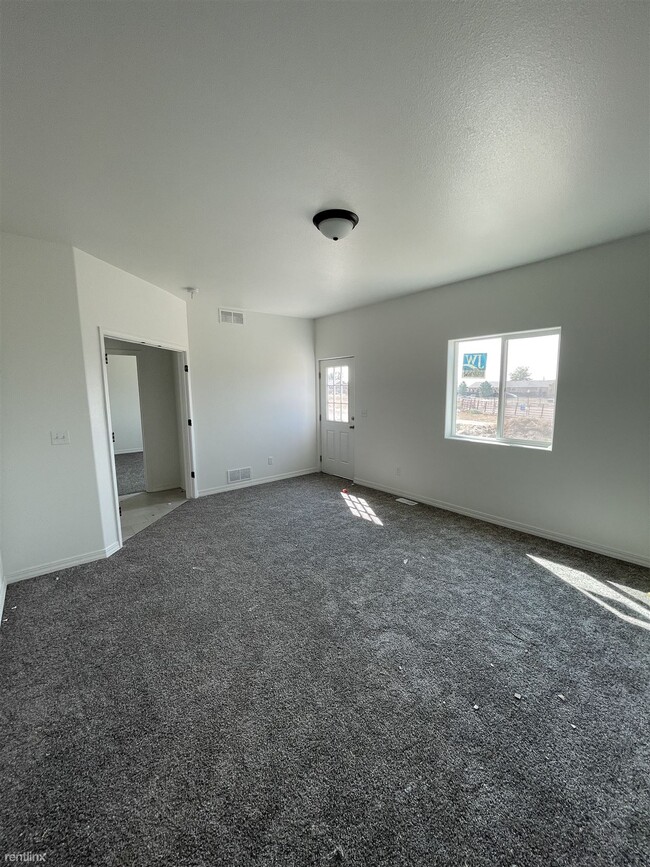 Foto del edificio - 3 br, 2 bath Duplex - 248 West Elbow Drive