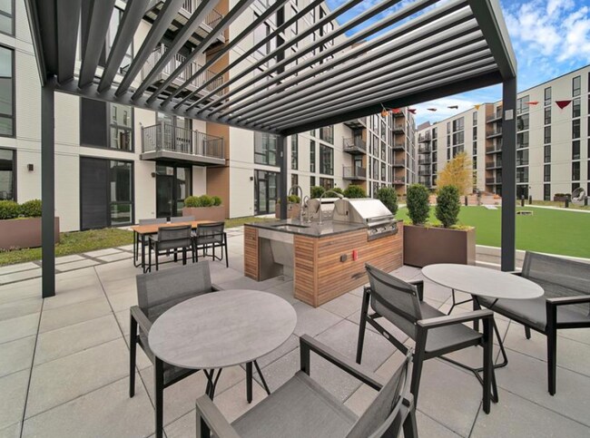 Building Photo - 2168 N Elston Ave