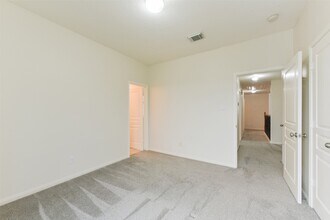 Building Photo - 18111 Blues Point Dr