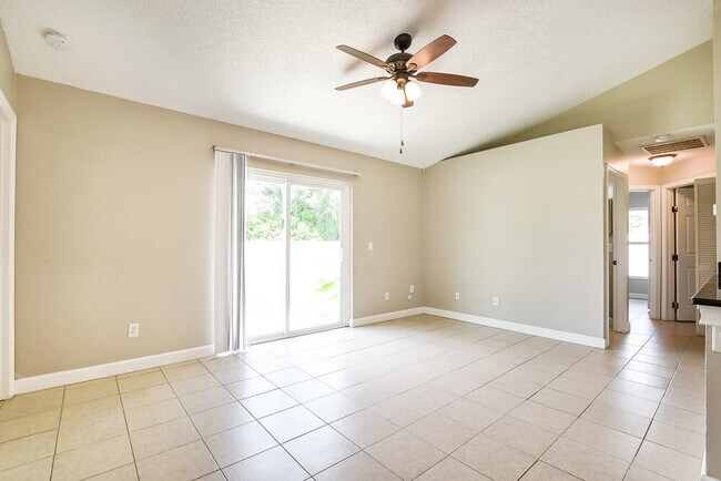 Foto del edificio - 1306 Silverthorn Dr