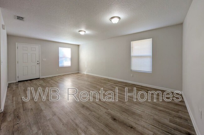 Foto del edificio - 8197 Free Ave