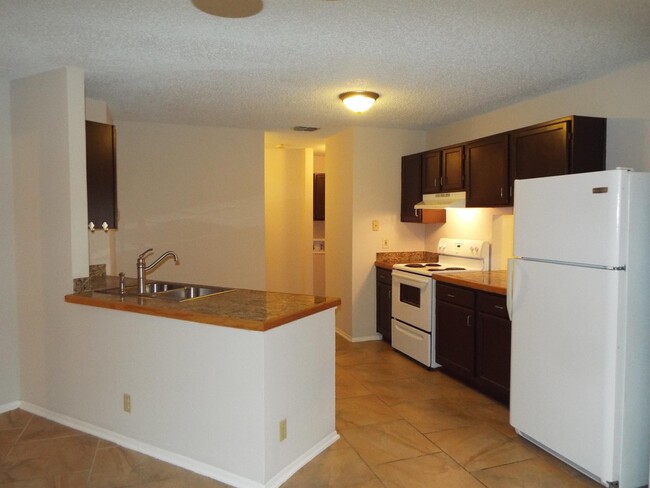 Building Photo - 6830 Country Hill