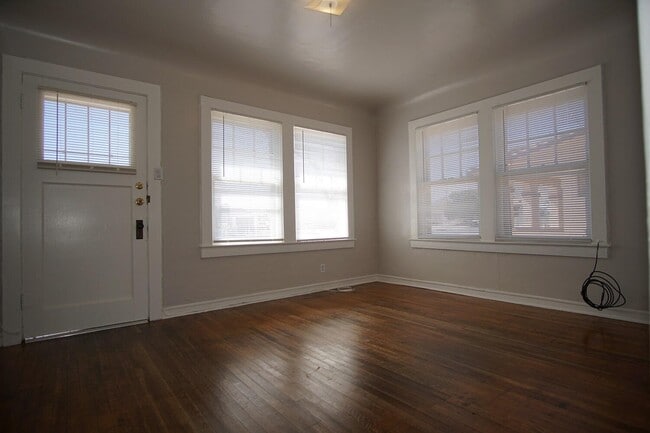 Building Photo - 3815 Mountain Ave