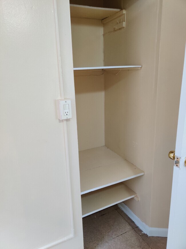 Building Photo - 165 Augusta St