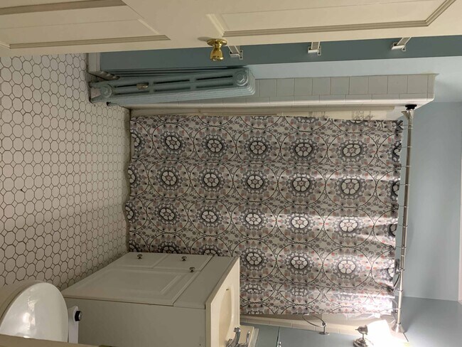 Building Photo - 63 Melrose Ave