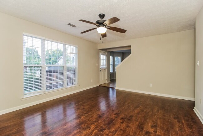 Foto del edificio - 102 Magazine St