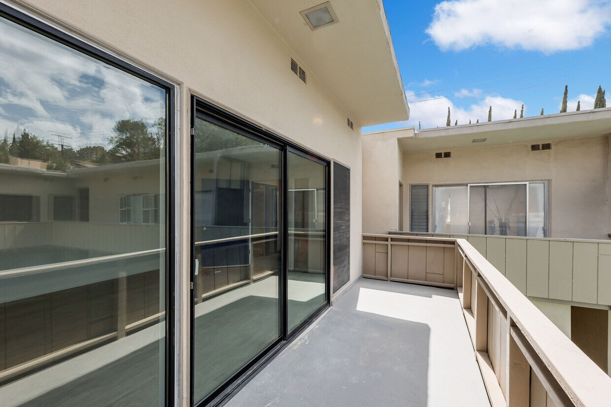 115 Apartments for Rent in Beachwood Canyon, CA Westside Rentals