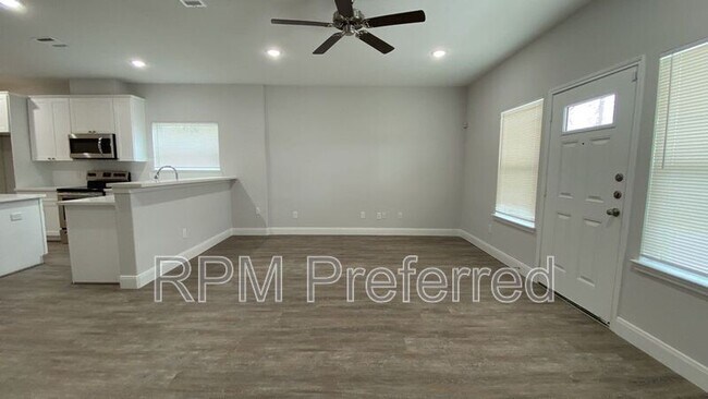 Building Photo - 5225 E Houston Rd