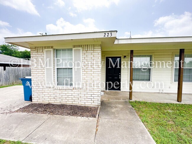 Foto del edificio - 221-223-223 E Lamar