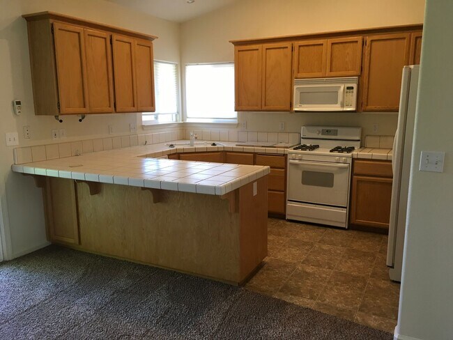 Building Photo - Windsor Estates in Pine Grove!