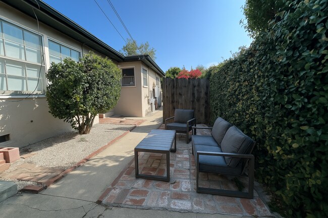 Foto del edificio - 13900 Burbank Blvd