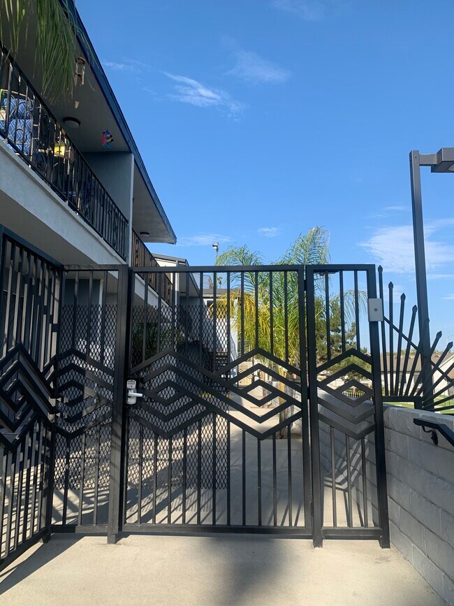 Building Photo - 2110 Gaviota Ave