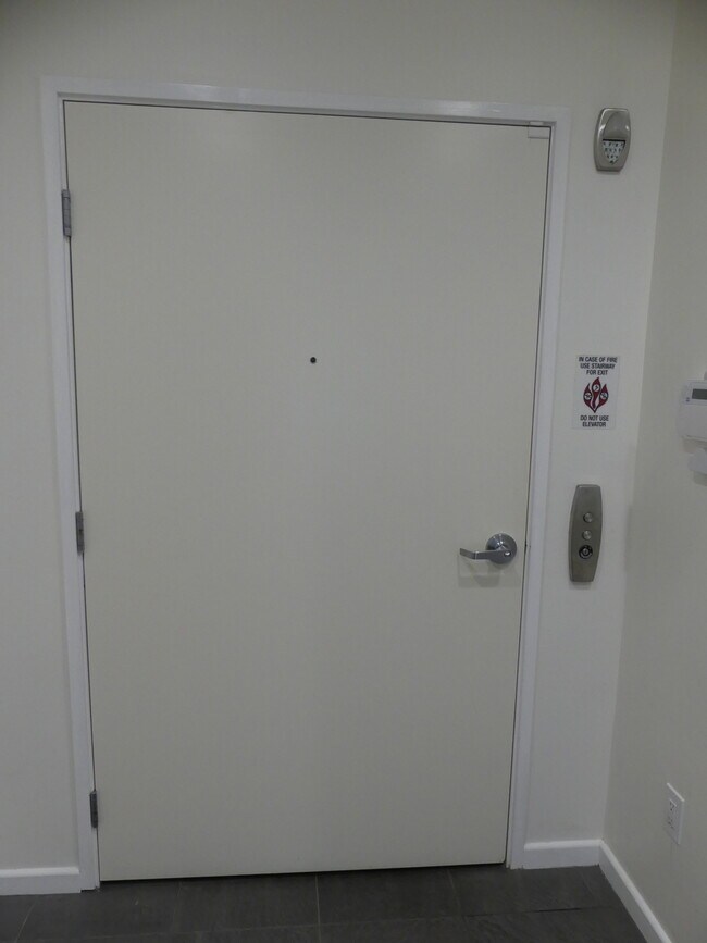 Foto del edificio - 10911 Wellworth Ave