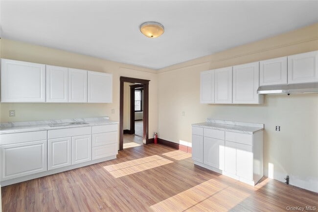 Building Photo - 226 Glen Cove Ave