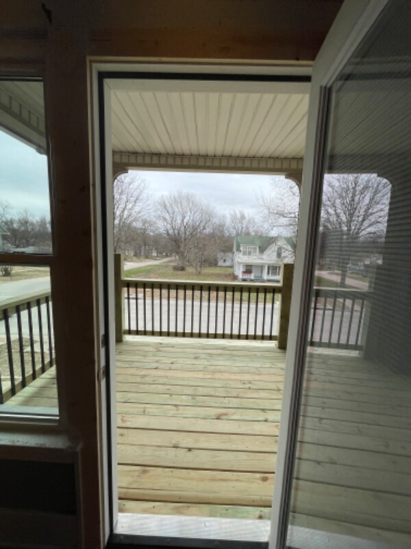 Building Photo - 802 S Cedar St