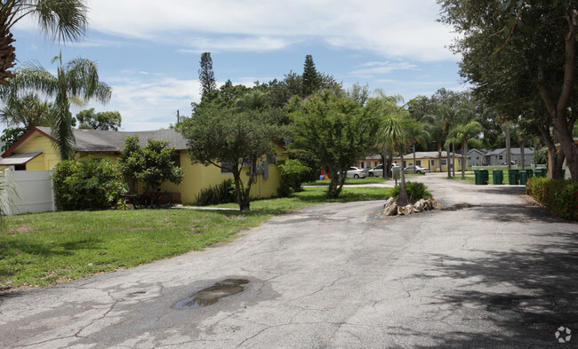 Building Photo - Seminole Apartments